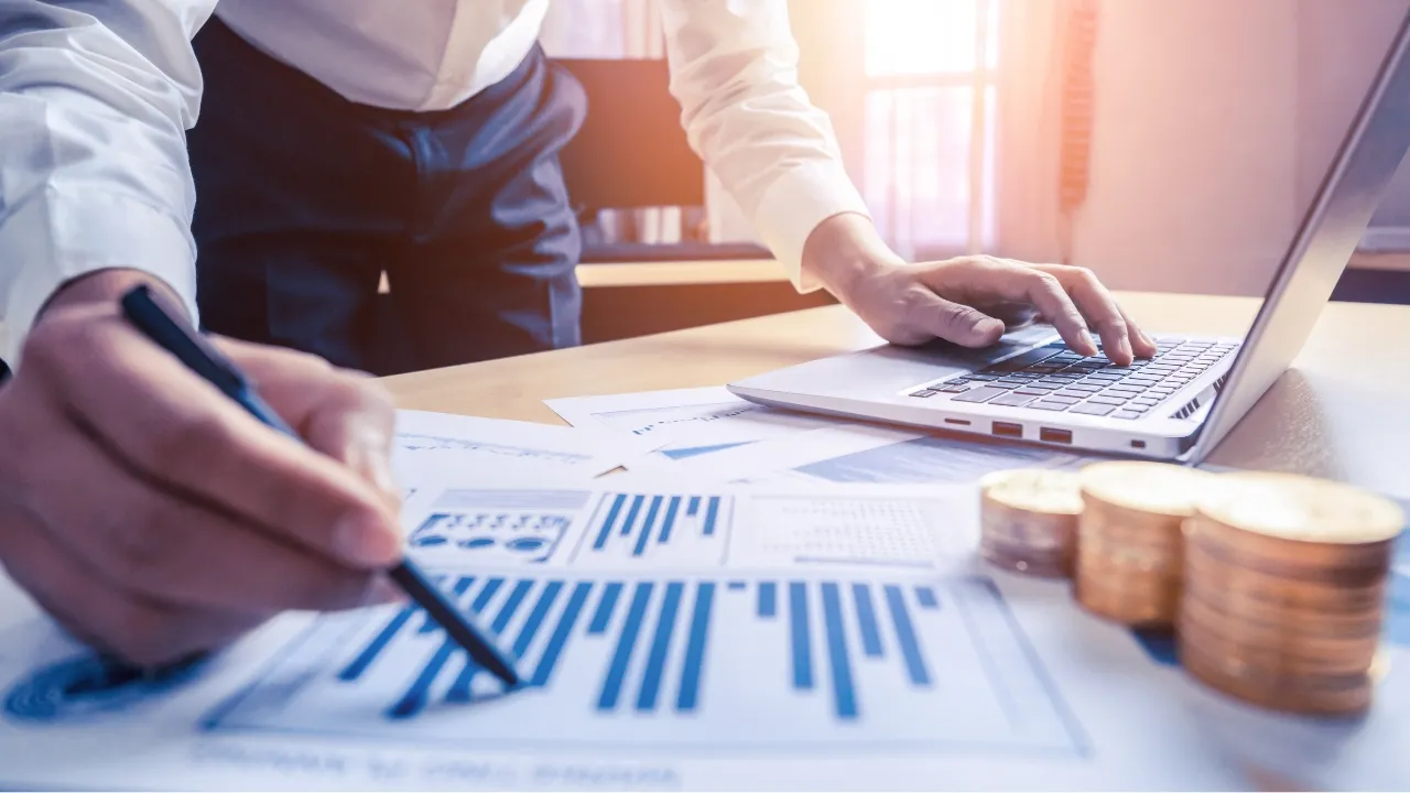 Analyze the Market - Monetizing Android Apps