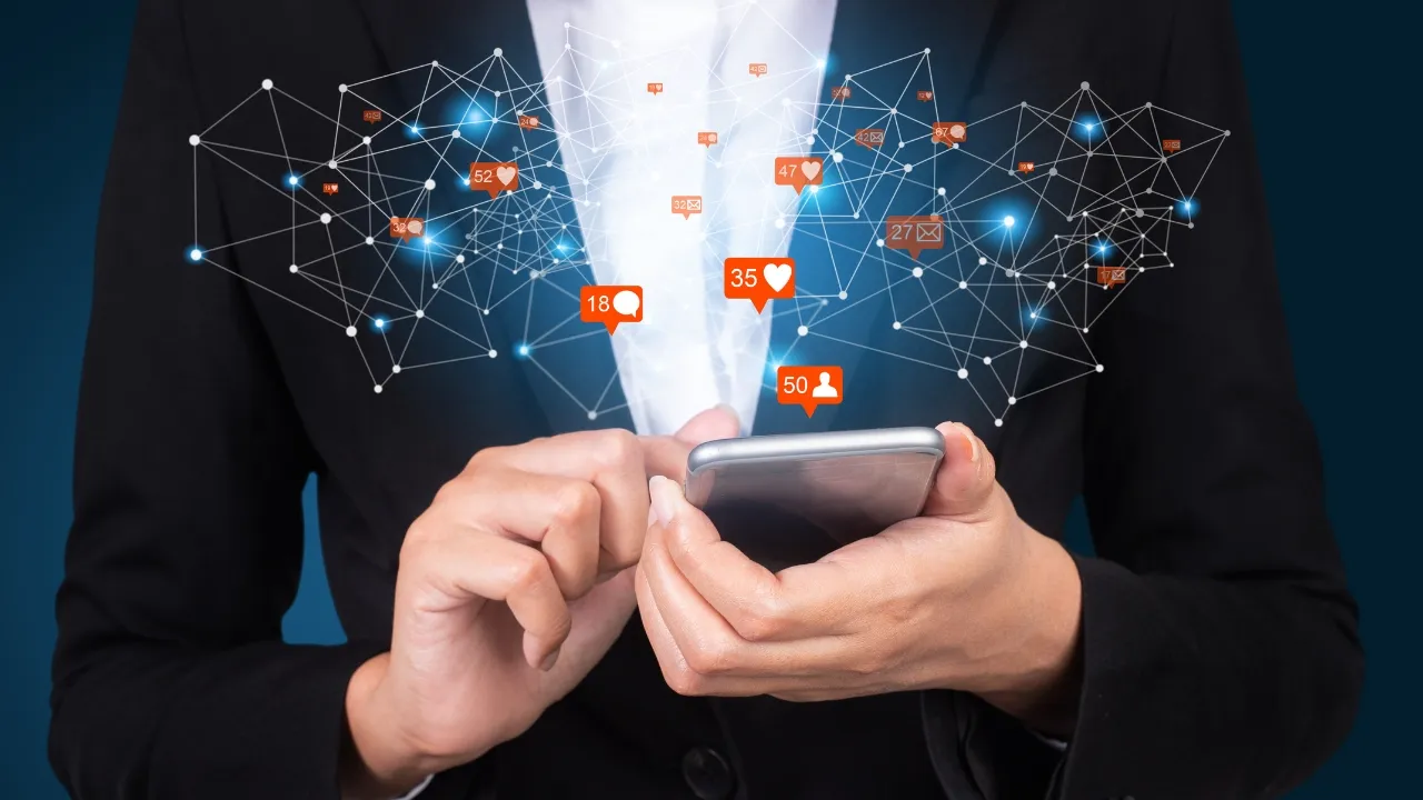 Regular Updates and New Features as a Strategy for Keeping Users Engaged